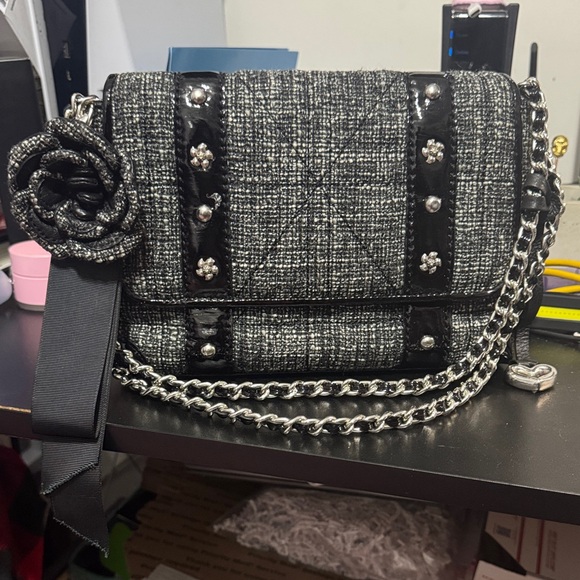 Brighton Handbags - Brighton Tweed black patent leather floral shoulder bag.